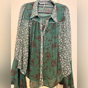 Free People Floral print Serena Green Women's Top. Size L in great condition